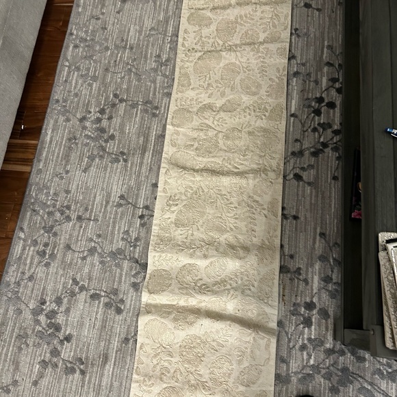 Table Runner - Picture 2 of 3